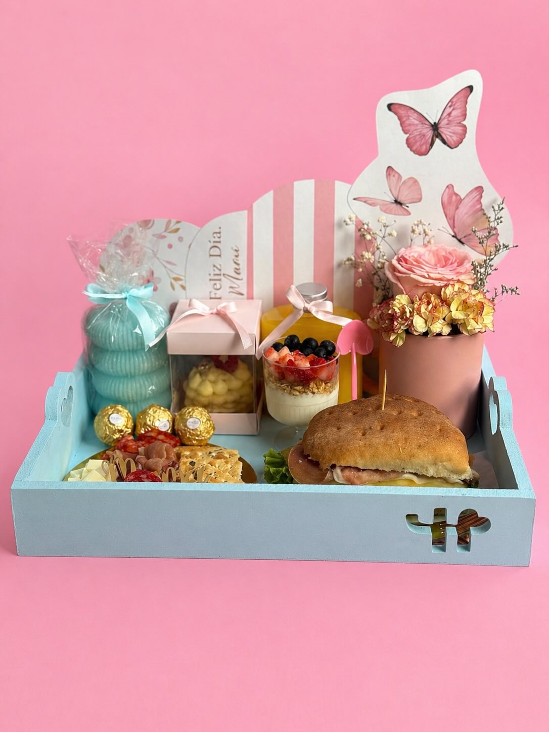 Brunch sorpresa con frutas y bebida